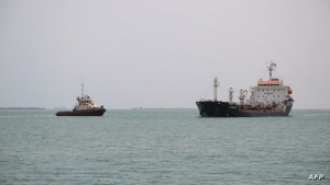 المنامة: الحوثيون أطلقوا صواريخ باليستية على سفينتين بالبحر الأحمر