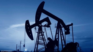 اقتصاد: النفط يتراجع مع استئناف الحكومة الأميركية شراء النفط لاحتياطيها