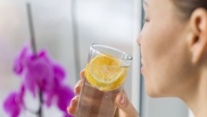 صحة: 11 فائدة لبدء يومك بشرب الماء والليمون