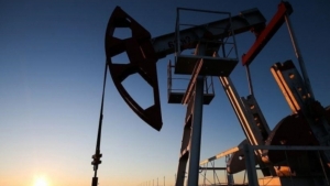 اقتصاد: النفط يرتفع ويتجه لمكاسب أسبوعية بدعم بيانات صينية قوية
