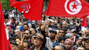 تونس: هيئة المحامين تدعو لإضراب عام بعد توقيف أحد أعضائها وصحفيين اثنين