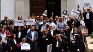 تونس: الشرطة التونسية تقتحم مجدداً مقر هيئة المحامين وتعتقل محاميا آخر