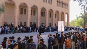تقرير: "جامعة صنعاء وطلاب الجامعات الأمريكية" قرارات لا واعية تضعها تحت مجهر النقد والسخرية