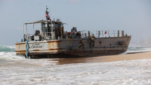 المنامة: الجيش الأميركي يعلن جنوح 4 سفن تابعة له قرب رصيف غزة العائم