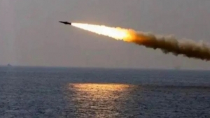 المنامة: سنتكوم تقول إن الحوثيين هاجموا سفينتين وأن قوات التحالف دمرت 3 صواريخ ومسيرة ومنصة إطلاق