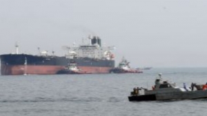 المنامة: "سنتكوم" تؤكد إصابة سفينة تجارية بأضرار متوسطة بعد تعرضها لهجوم حوثي في البحر الأحمر