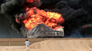 اليمن: النار مشتعلة في ميناء الحُديدة بعد ثلاث ايام من الغارات الإسرائيلية
