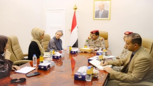 اليمن: وزير الدفاع يحذر من خطر الحوثيين ويدعو لدعم القوات الحكومية