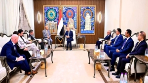 الرياض: الرئيس اليمني يدعو لشراكة إقليمية ودولية لتأمين الممرات المائية