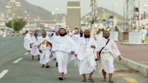 مكة: الحجاج يؤدون رمي الجمرات في أول أيام عيد الأضحى