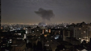 القدس: إسرائيل تقصف منشآت نووية إيرانية وتقتل رئيس أركان الجيش وقائد الحرس الثوري.. وطهران تتوعد "برد موجع"