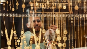 اقتصاد: الذهب يقفز بأكثر من 1.4% بعد هجمات إسرائيلية على منشآت إيرانية