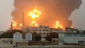 اليمن: الحوثيون يعلنون استهداف 5 مواقع في إسرائيل عقب غارات إسرائيلية استهدفت ميناء الحديدة
