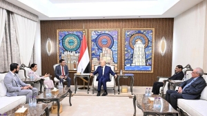 الرياض: العليمي يشيد بإجراءات المركزي ويدعو لمضاعفة الدعم والضغط على الحوثيين