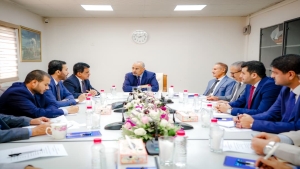 اليمن: إجراءات حكومية عاجلة لتشغيل مصافي عدن وحصر استيراد المشتقات عبر الموانئ المرخصة