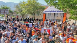 اليمن: محافظ تعز يوجه بالتنسيق مع نقابة المحامين لمتابعة شكاوى المواطنين بعد مقتل مسؤولة محلية