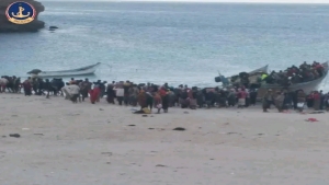 اليمن: قوات خفر السواحل تضبط 41 مهاجراً أفريقياً على متن قارب تهريب في باب المندب