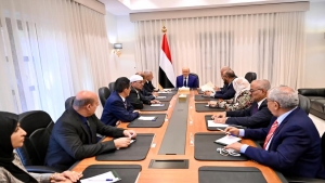 الرياض: الرئيس اليمني يؤكد تماسك مجلس القيادة ووحدة هدفه في استعادة الدولة