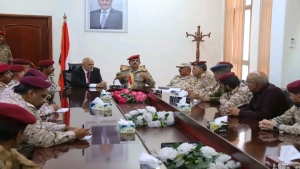 اليمن: وزير الدفاع ومحافظ تعز يبحثان سبل تعزيز الأمن وملاحقة العناصر المسلحة في المحافظ
