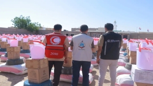 اليمن: توزيع 1350 سلة وحقيبة إيوائية للأسر النازحة في مأرب