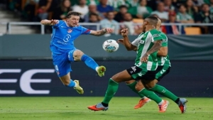 رياضة: اتلتيكو مدريد يهزم ريال بيتيس ويصعد للمركز الرابع