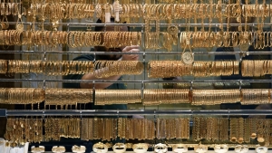 اقتصاد: الذهب قرب أدنى مستوى في أسبوعين وسط تفاؤل بشأن مفاوضات أميركا والصين