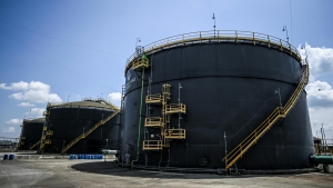 اقتصاد: أسعار النفط تتراجع بعد تطورات تجارية إيجابية بين أميركا والصين