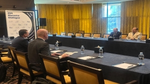 المنامة: وزير الخارجية يبحث مع الصليب الأحمر جهود تبادل المحتجزين واستمرار التنسيق الإنساني