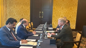 المنامة: وزير الخارجية اليمني يبحث مع المبعوث الأممي مستجدات الأوضاع وسط جهود لإحياء العملية السياسية