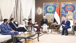 اليمن: رئيس مجلس القيادة يستقبل السفيرة البريطانية لبحث الإصلاحات وجهود السلام