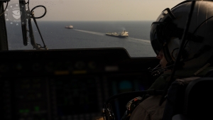 أثينا: فرقاطة إيطالية تؤمن مرور سفينة تجارية في البحر الأحمر