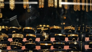 اقتصاد: الذهب يرتفع وسط توقعات بخفض معدلات الفائدة الأميركية