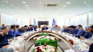 اليمن: مشاركة لافتة لوزير الدفاع في اجتماع الانتقالي برئاسة الزبيدي وسط احتدام التوتر شرقي البلاد