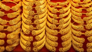 اقتصاد: الذهب ينخفض ​​مع حذر المستثمرين قبيل اجتماع الفدرالي الأميركي