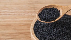 صحة: ملعقة من "الحبة السوداء" تقي القلب وتحمي من السمنة