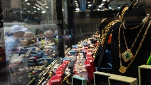 اقتصاد: الذهب يتراجع مع ترقب بيانات الوظائف الأميركية