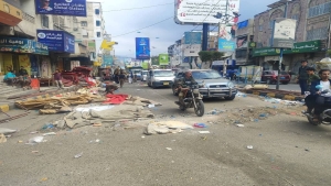 اليمن: رفع مخيمات اعتصام من شارع جمال في تعز بعد انفجار عبوة ناسفة اوقع قتلى وجرحى