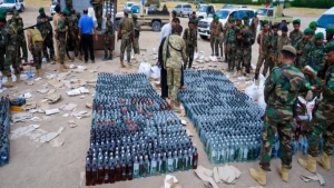 اليمن: إتلاف نحو 2800 قارورة خمور مستوردة في عدن بإشراف النيابة العامة