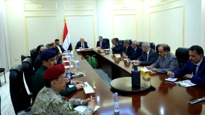 الرياض: العليمي يرأس اجتماعًا طارئًا للدفاع الوطني ويطالب بخروج قوات الانتقالي من حضرموت والمهرة