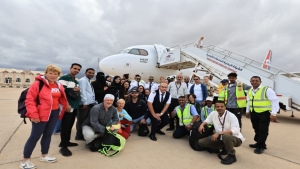 اليمن: الحكومة تعلن إجلاء مئات السياح الأجانب العالقين في سقطرى