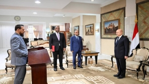 اليمن: الرئيس العليمي يشدد على توحيد القرار الأمني وجعل عدن نموذجًا لسيادة القانون