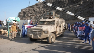 اليمن: تسليم معسكر جبل حديد في عدن لقوات حماية المنشآت ضمن خطة لإخراج المعسكرات من المدينة