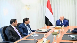 اليمن: الرئيس العليمي يشيد بمواقف أبناء المهرة وشبوة ويعد بسياسات إنصاف وتنمية