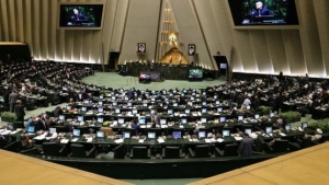 طهران: ايران تتمسك بالتخصيب.. والبرلمان يبحث المفاوضات مع أميركا