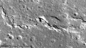 منوعات: القمر يتقلّص.. أكثر من ألف تشقّق جديد تثير مخاوف العلماء