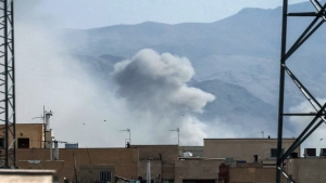 طهران: مصدر إيراني يقر مقتل قادة بالحرس الثوري ومسؤولون سياسيون