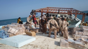 اليمن: ضبط قارب أدوية مهربة قبالة باب المندب قادماً من إيران