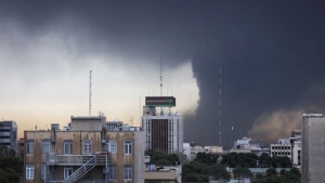 طهران: نفط ايران يشتعل.. والحرس الثوري يتوعد بالاستمرار في الحرب 6 أشهر