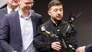 كييف: طمعا بصواريخ باتريوت.. زيلينسكي يرسل خبراء مسيّرات أوكرانيين إلى الشرق الأوسط الأسبوع المقبل