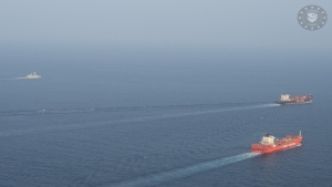 أثينا: فرقاطة إيطالية تؤمّن مرور سفن تجارية في البحر الأحمر